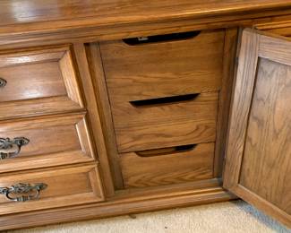 #44	Young Hinkle 9 drawer Dresser w/1 door & 2 mirrors - 70x19x32  mirror - 20x45 each	 $175.00 			
