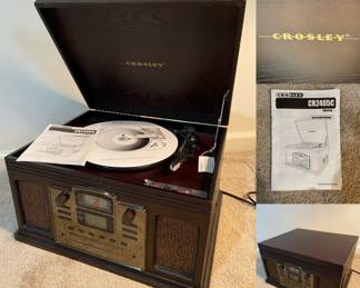 CR2405C Crosley Director Nostalgic/Replica Turntable/CD/Cassette player