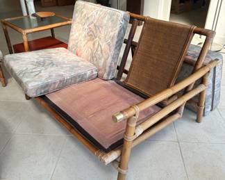 The set is in very good condition.