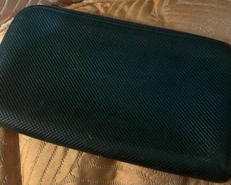 Early 1980s BOTTEGA loden green zipper clutch wallet