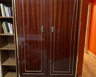 Budapesti Butoripari Vallalant Armoire Dresser