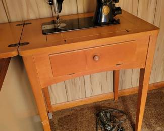 Singer sewing machine & cabinet