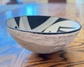 Laurel & Paul Thornburg, Swart's Ruin (Reproduction 119E-1) Mimbres Black On White Bowl. Photo 2 of 3.