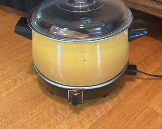 Vintage West Bend Lazy Day Round Slow Cooker