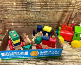 1978!Tupperware build n play toy train, misc wooden trains