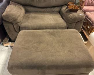 Microfiber lounge chair with ottoman, 59x39