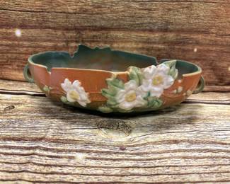 Roseville pottery white rose pattern USA, 391â10, 13 inch