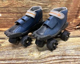 vintage adjustable Velcro roller skates