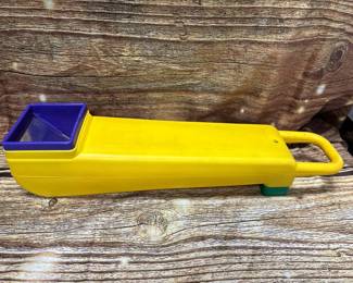 VINTAGE yellow PLASTIC PERISCOPE TOY DUAL MIRROR SPY AROUND CORNERS