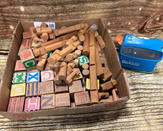 Box lot- wood alphabet blocks, Lincoln logs, vintage view master