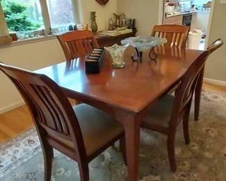 Dining table with6 chairs and extra leaf