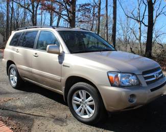 2006 Toyota Highlander Hybrid Limited 4 door SUV AWD 156k miles, ONE OWNER, Low Miles Very Well Kept Car & regularly service, no accidents....