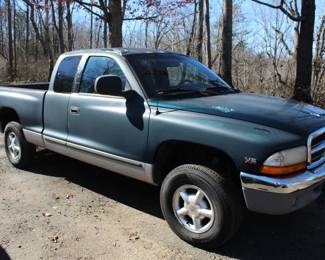 1997 Dodge Dakota 4WD Pickup Truck w/ 2 door Extended Cab with 3.9 liter V-6 Magnum Engine showing 164k miles. ONE OWNER Regularly Serviced, 2 very minor accidents...