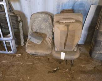 #1018 • (4) Car Seats
