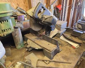 #1036 • Black & Decker Power Miter Saw
