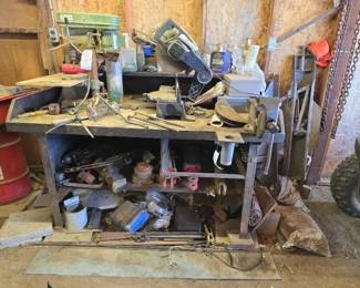 #1038 • Work Bench with Bench Vise
