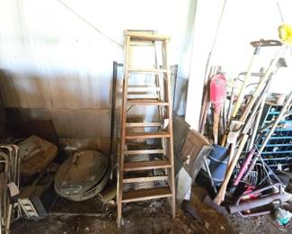 #1024 • (2) 6' Ladders
