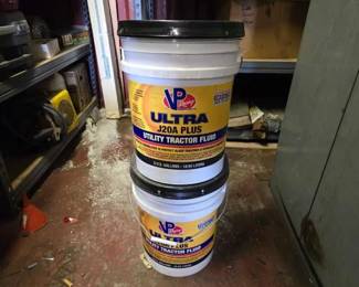 #1537 • VP Racing Utility Tractor Fluid
