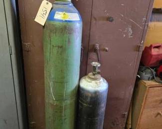 #1541 • Oxygen Tank and Acetylene Tank
