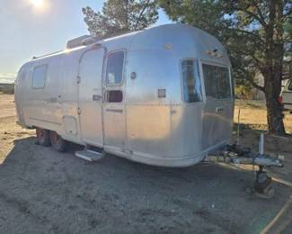 #80 • Air Stream Land Yacht Travel Trailer
