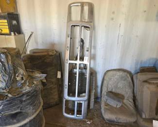 #1016 • Grille, Radiator, Tow Bar
