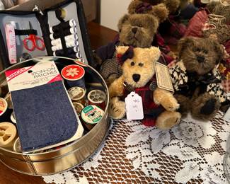Sewing items, Boyd bears