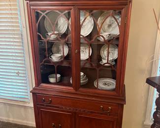 Cute display cabinet