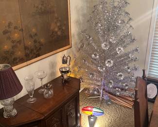 7’ vintage tree with color wheel 