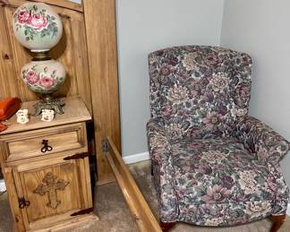 Floral Recliner - Floral Gone With the Wind Lamp