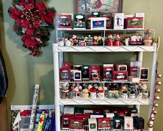 Christmas Salt & Peppers - Hallmark Ornaments Collection