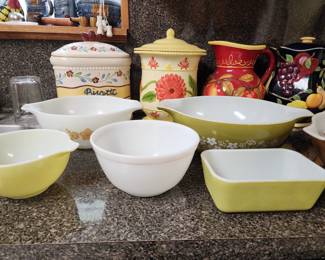 Vintage Pyrex Bowls