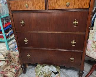 5 Drawer Walnut Antique Dresser