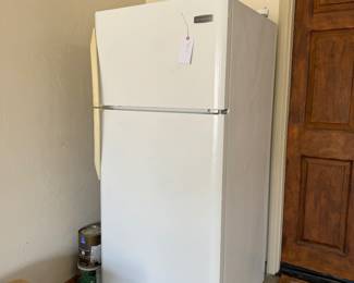 Refrigerator Works perfectly