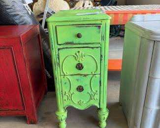 I absolutely love the color of this Side table! Perfect for a bedroom bathroom or even kitchen