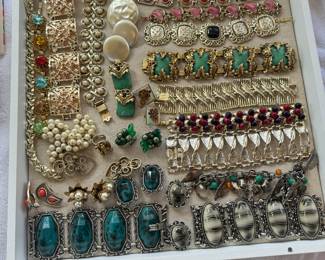 I really wonderful array of vintage costume, jewelry! Some sets some singles! Very chic!