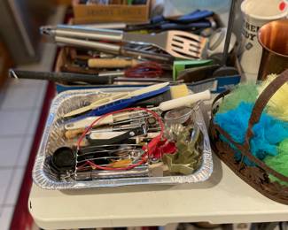 Kitchen utensils… like new