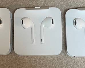 Apple Wired EarPods.