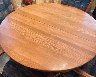 Vintage 45 Year Old Golden Oak Round Dining Table w/Chairs. Great Condition!
