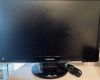 Samsung Computer Monitor. 24".