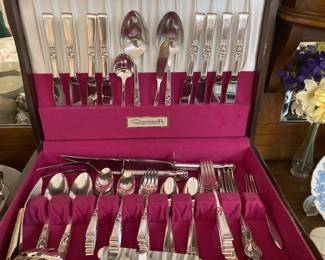 Simeon L & George H Rogers Company Oneida Silver Plate Set. Beautiful!