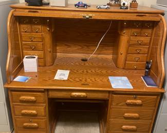 2nd Oak Roll top desk with keys 