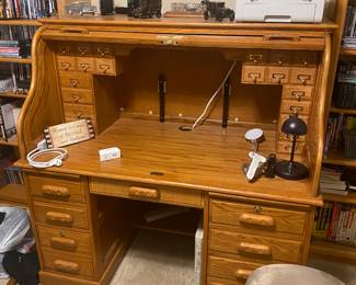 Oak Roll Top desk with keys in great condition 