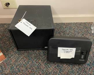 Variable sizes personal safes