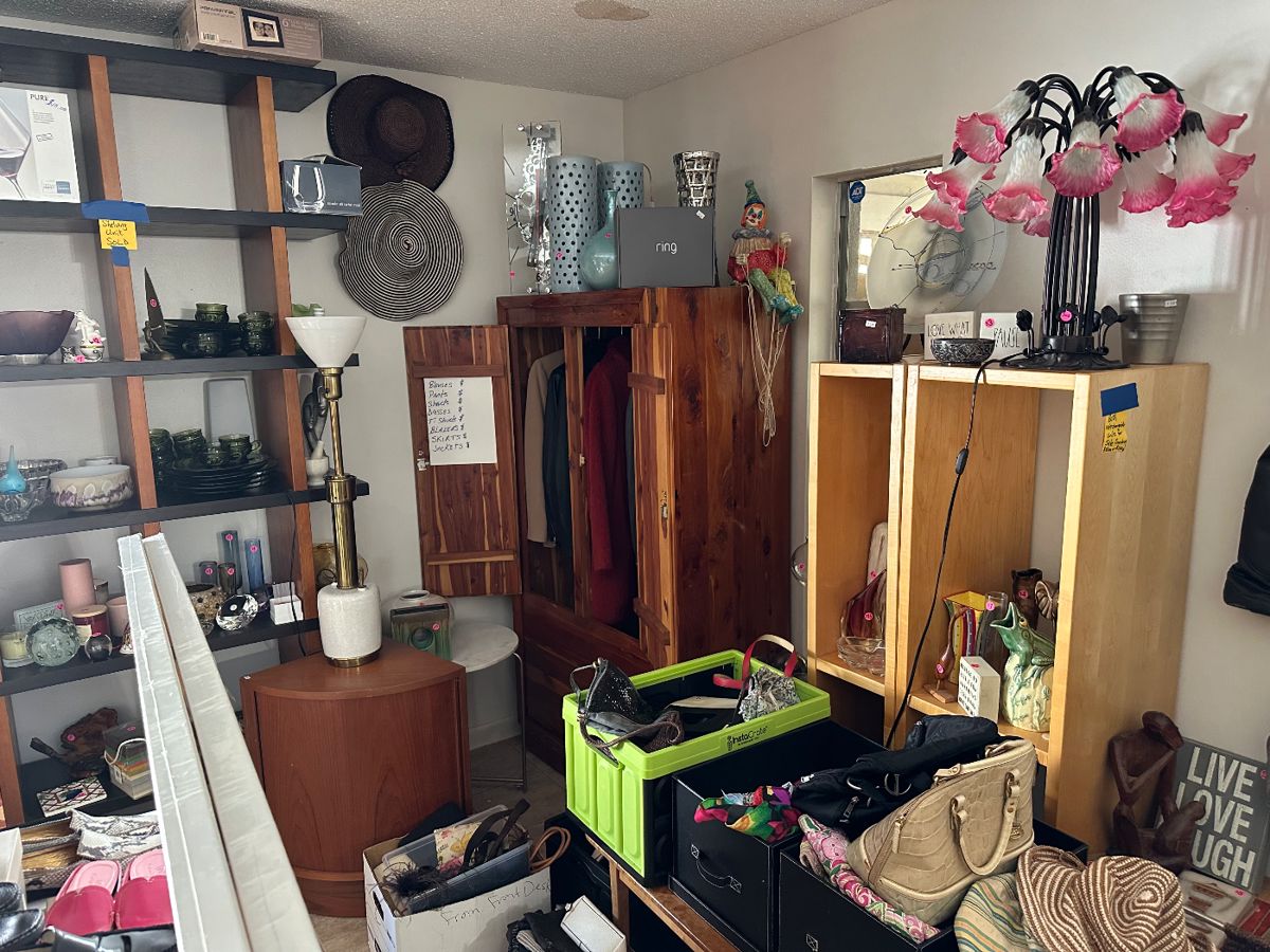 Estate SaleWinter Park50 OFF Sunday!!! starts on 3/22/2024