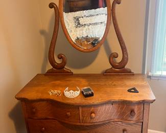 Beautiful oak antique dresser 