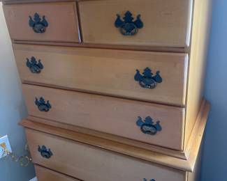 details of chest of drawers 