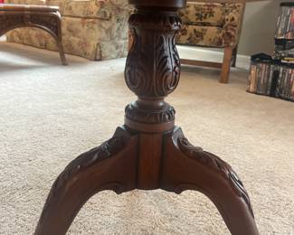 more scroll work on the round table 