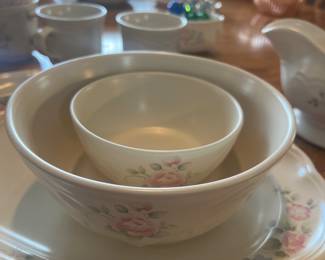 detail of the Pfatzgraff dishes 