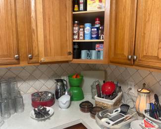 assorted kitchen items 
