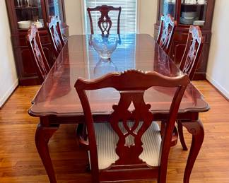Pair of beautiful curved glass corner cabinets, formal dining room table and chairs with leaves